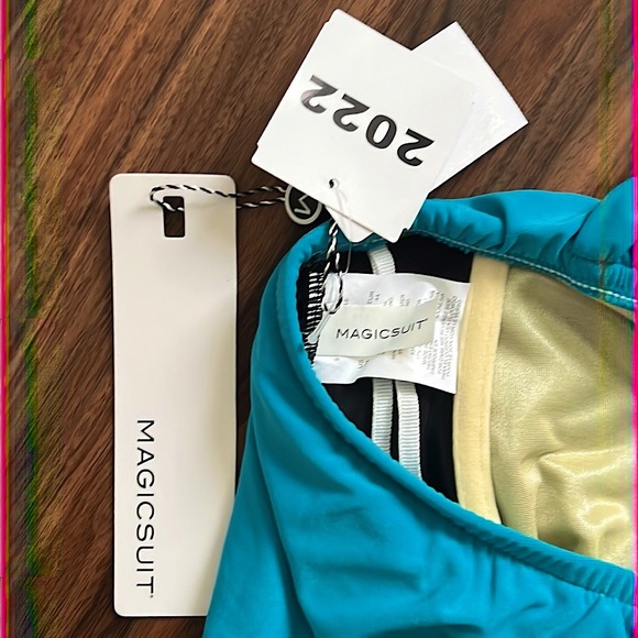 Magicsuit Drape Olivia Solid - Picture 10 of 13